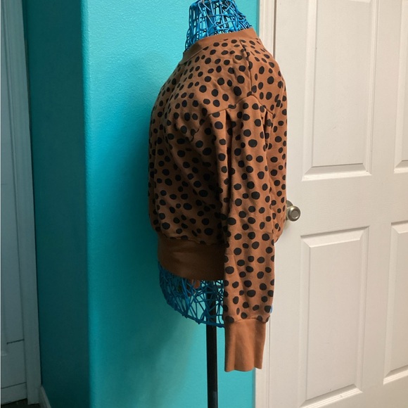 💥PRICE DROP💥 Pleat-Sleeve Sweatshirt in Leopard Dot - Picture 6 of 9